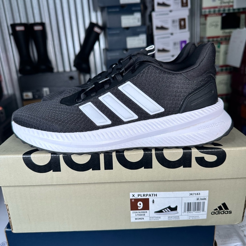 Adidas Women’s size 9- Black and white with Cloudfoam